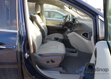 2017 Chrysler Pacifica Touring-L Plus из США, поврежденный, VIN 2C4RC1EG0HR752616